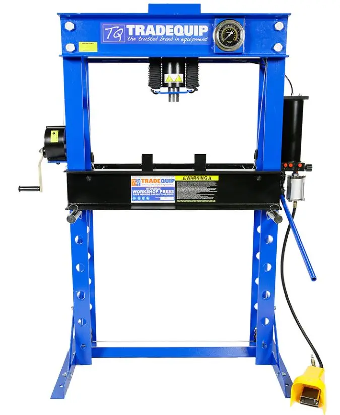 Tqb Air/Hydraulic Press 45,000Kg 2038T 1