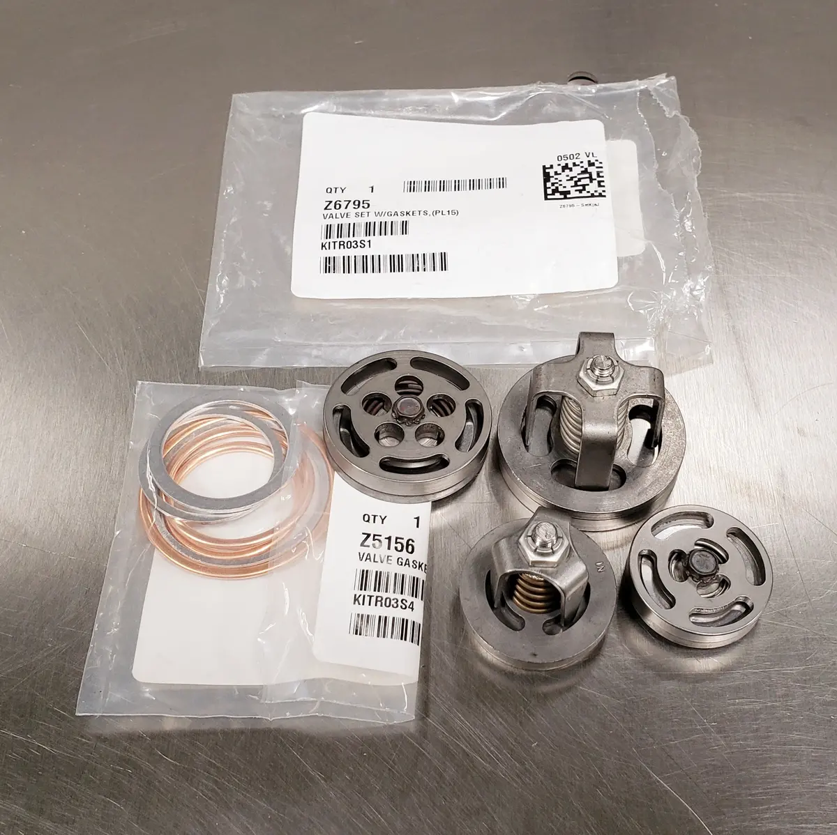 Z6795: Valve Set W/Gaskets,(Pl15) 1