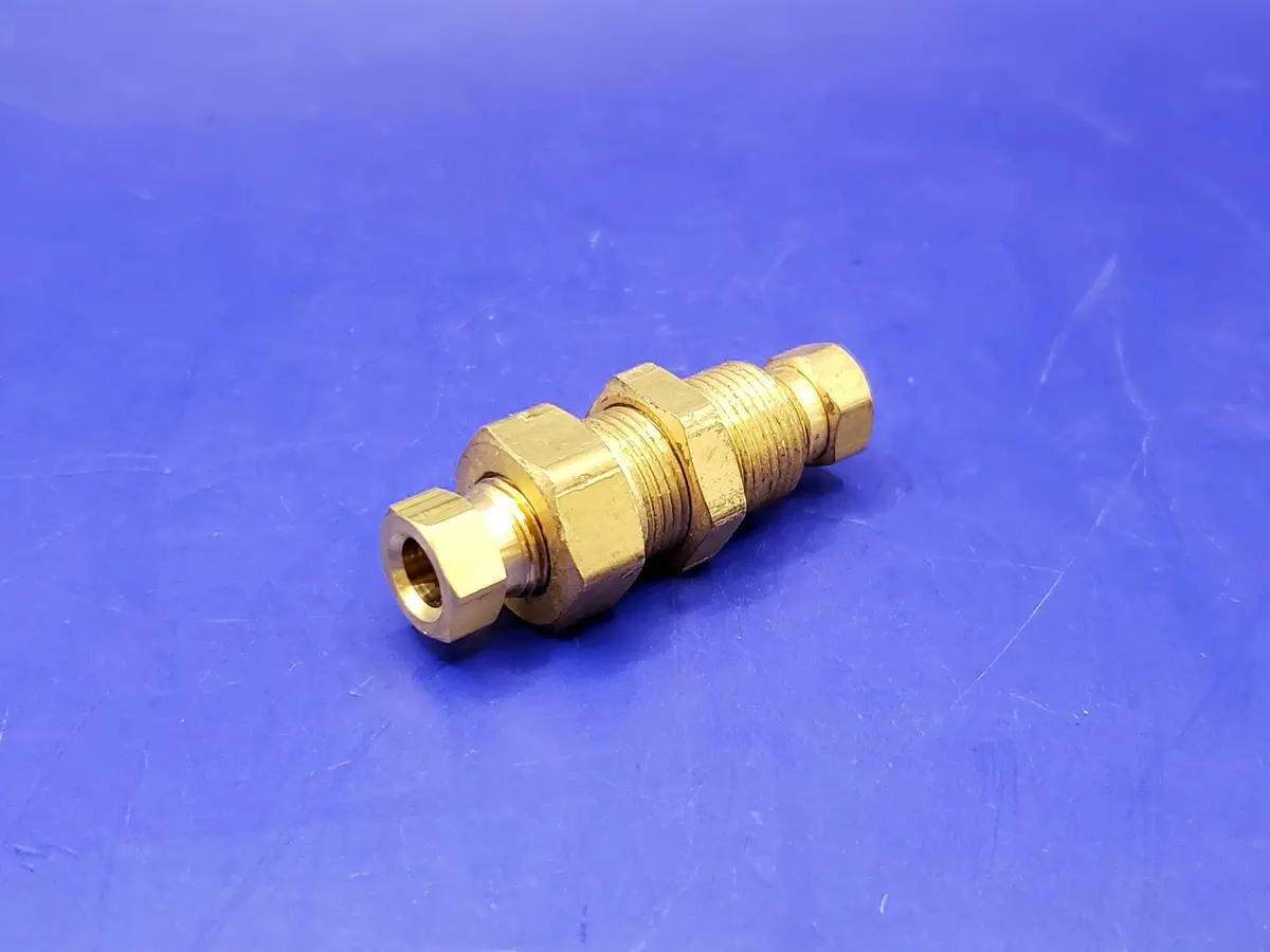 86E195: Union-Tube  Bulkhead 1/4 Tube Od 1