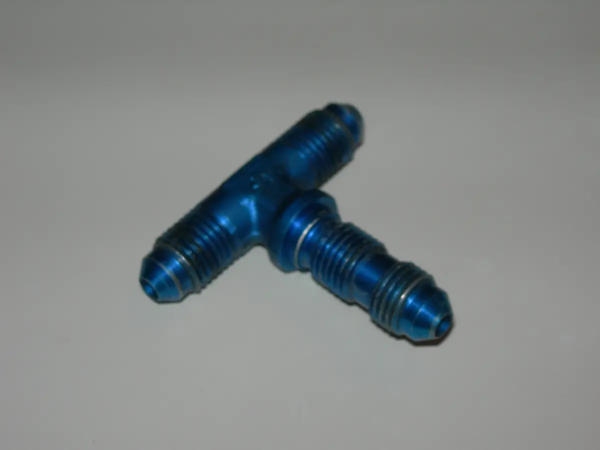 Tee, Bulkhead On Side - Flare-Flare-Flare - 1/4" Tube Od 1
