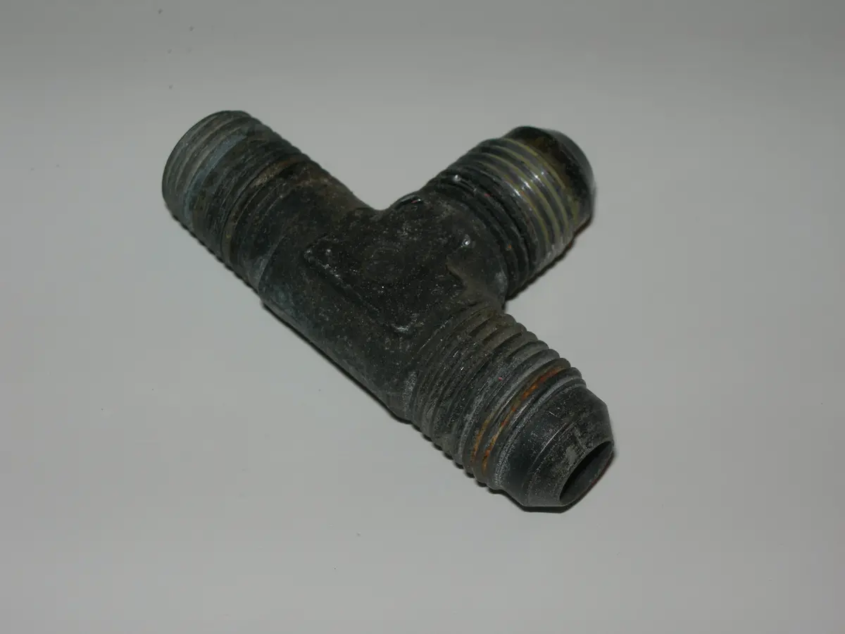 Tee, Pipe On Run/Flare/Flare - 1/4" Npt - 3/8" Tube Od - Steel 1