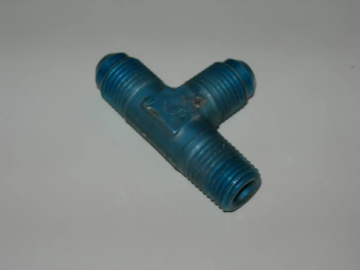 Tee, Pipe On Run/Flare/Flare - 1/4" Npt - 3/8" Tube Od 1