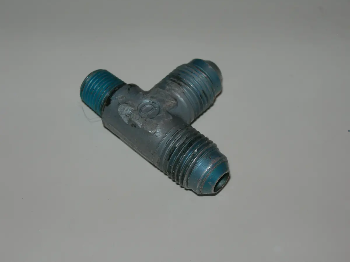 Tee, Pipe On Run/Flare/Flare - 1/8" Npt - 5/16" Tube Od 1