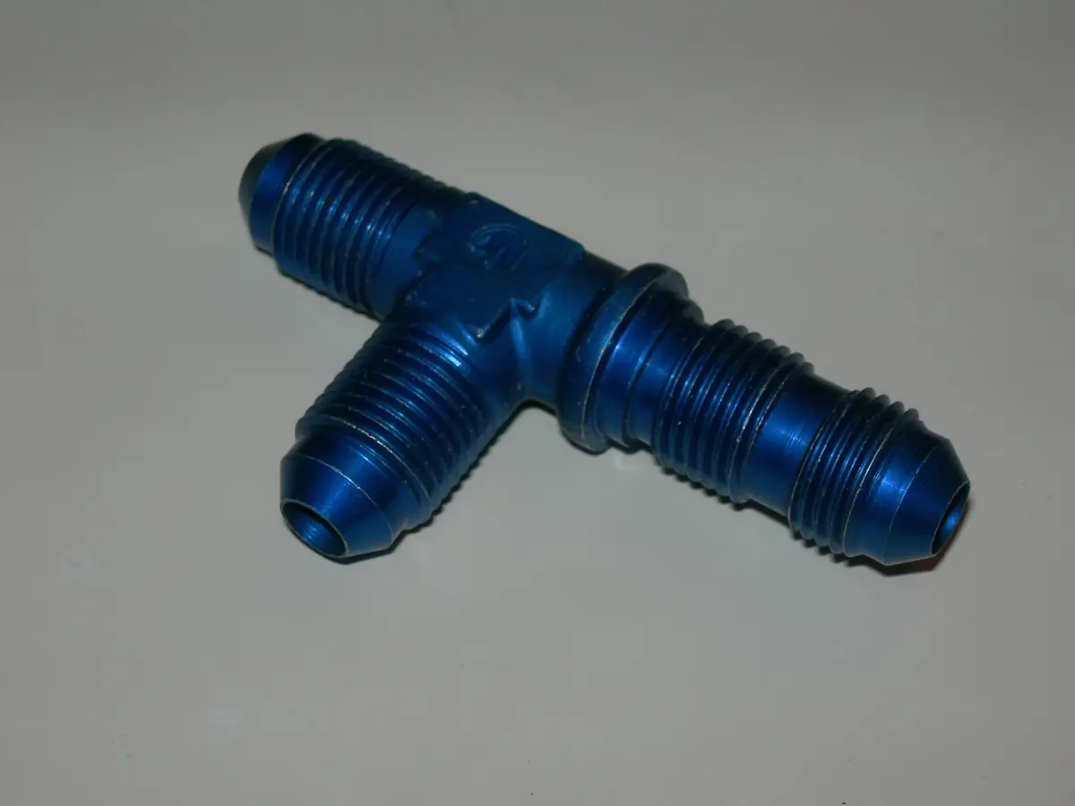Tee, Bulkhead On Run - Flare/Flare/Flare - 5/16" Tube Od 1