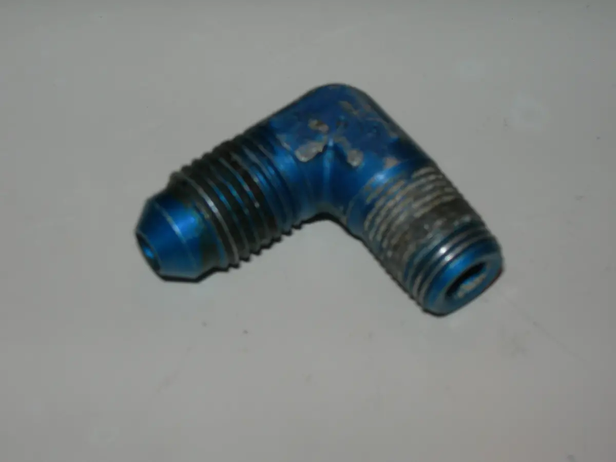 Adapter, Pipe/Flare - 90' - 1/8" Npt - 1/4" Tube Od 1