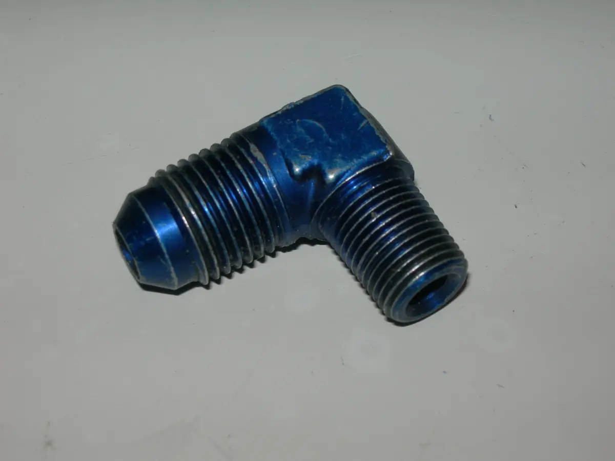 Adapter, Pipe/Flare - 90' - 1/8" Npt - 5/16" Tube Od 1