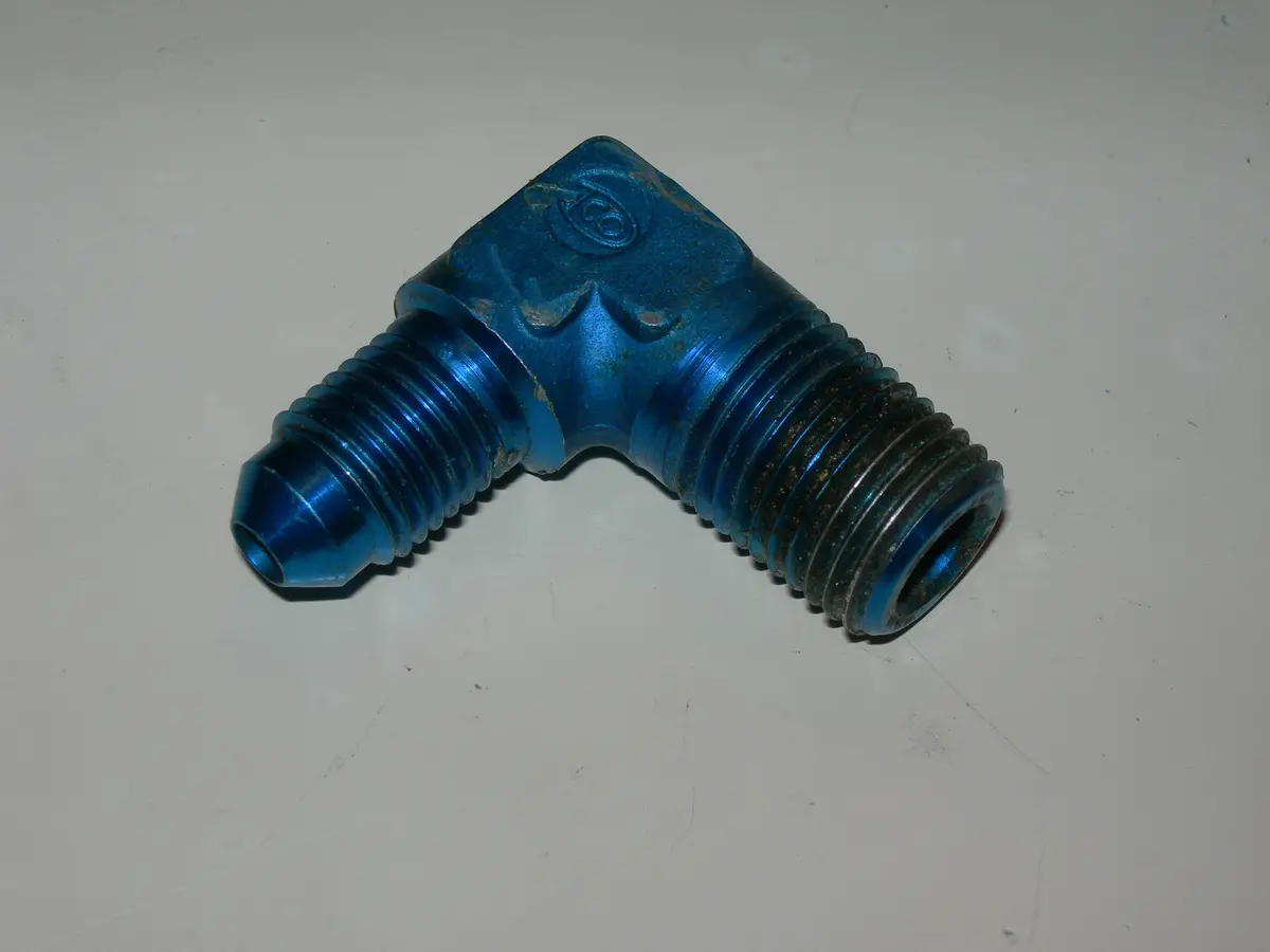 Adapter, 90' - Pipe/Flare - 1/4" Npt - 1/4" Tube Od 1