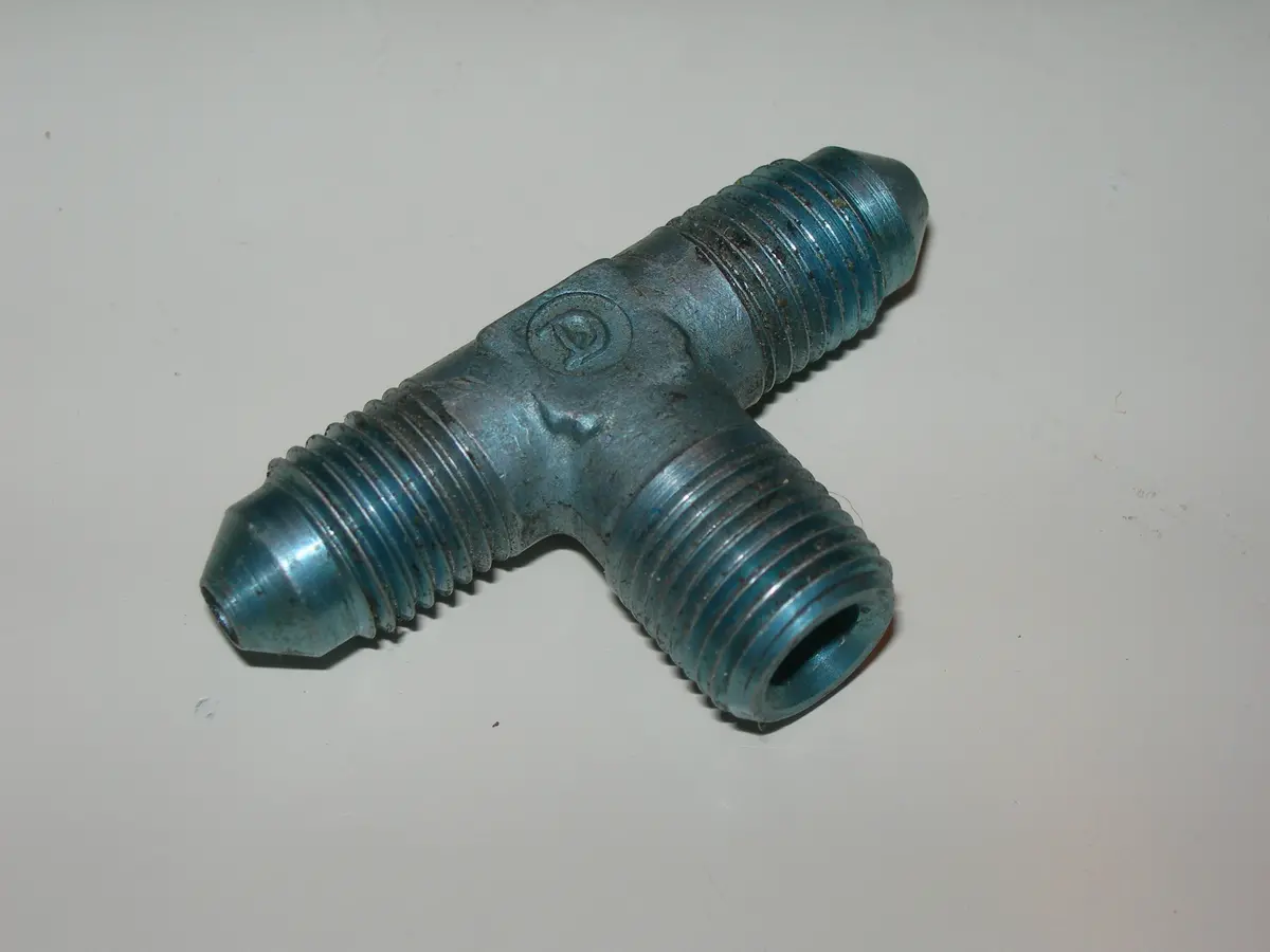 Tee, Pipe On Side - Npt/Flare/Flare - 1/8" Npt - 3/16" Tube Od 1