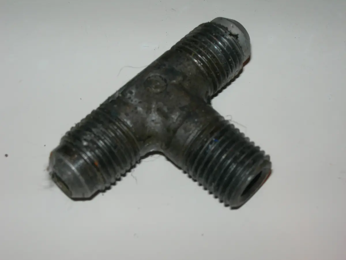 Tee, Pipe/Flare/Flare - 1/4" Npt - 3/8" Tube Od - Steel 1
