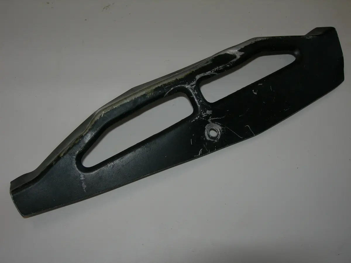 Retainer, Air/Heat Cabin Inlet - Left 1