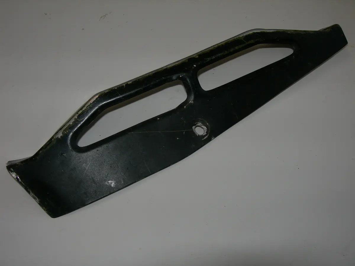 Retainer, Air/Heat Cabin Inlet - Right 1