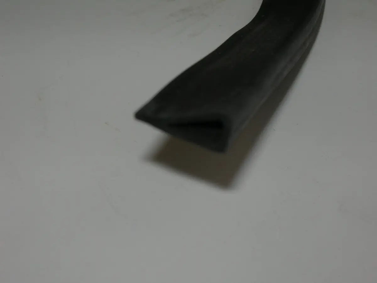 Trim, Rubber - 9/16" Base/Top - 1/4" High 1