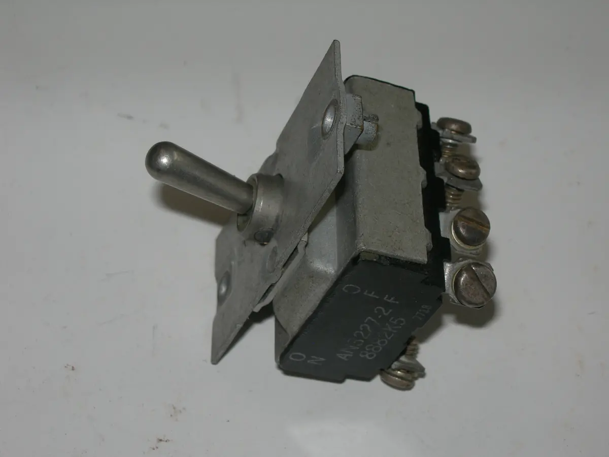 Switch, Toggle - 4Pst - 4 Circuits - On-Off 1