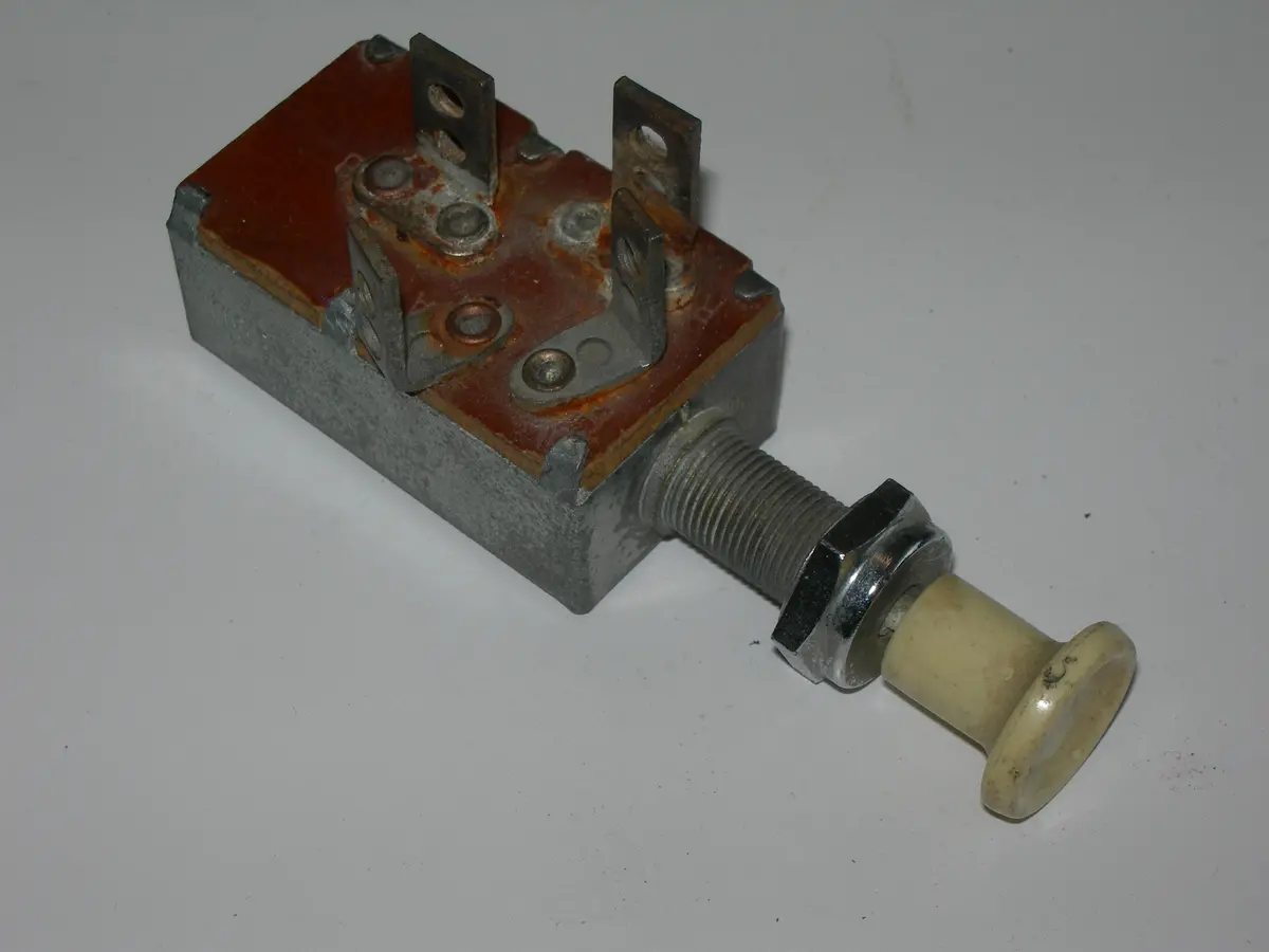 Switch, Landing/Taxi Light - Push/Pull - Two Position 1