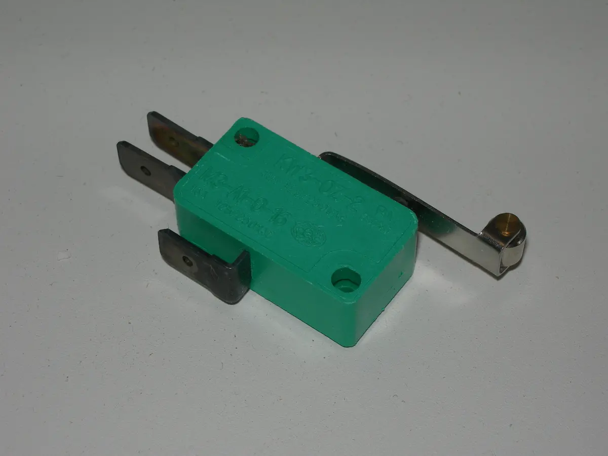 Switch, Micro - Roller Arm - 10 Amp - 125/250 Vac 1