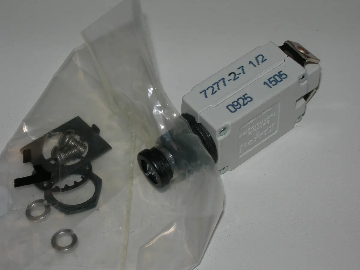 Breaker, Circuit - Push/Pull - 7.5 Amp - Klixon 1