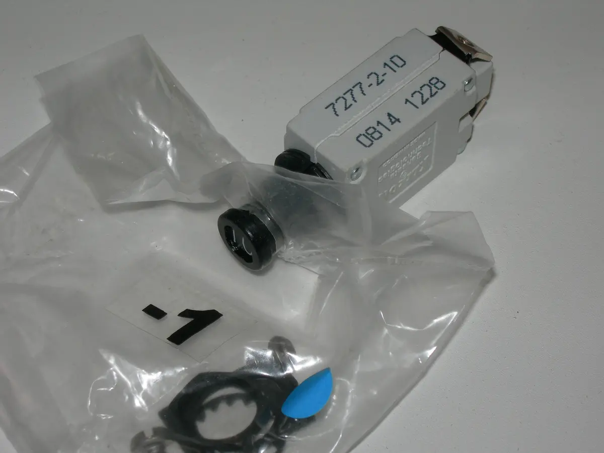 Breaker, Circuit - Push/Pull - 10 Amp - Klixon 1