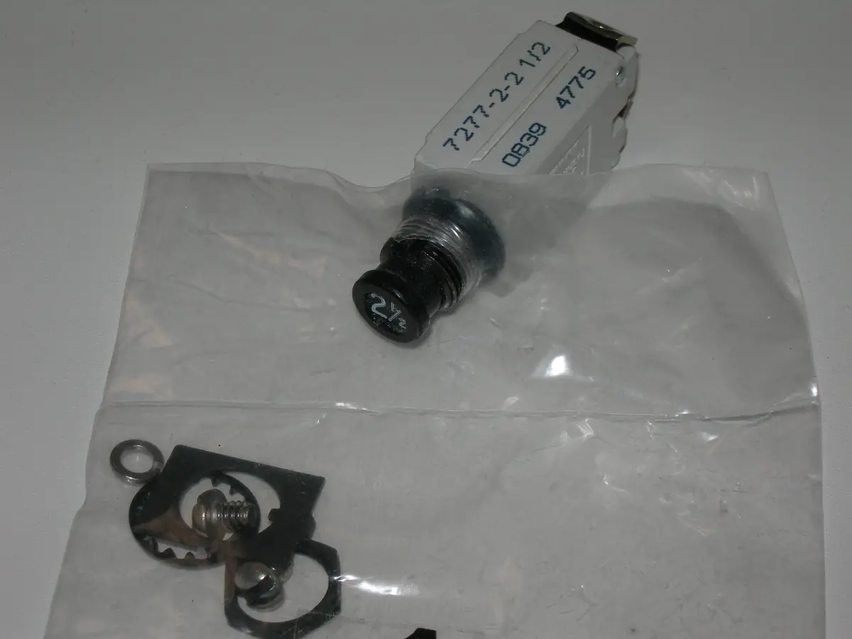 Breaker, Circuit - Push/Pull - 2 1/2 Amp - Klixon 1