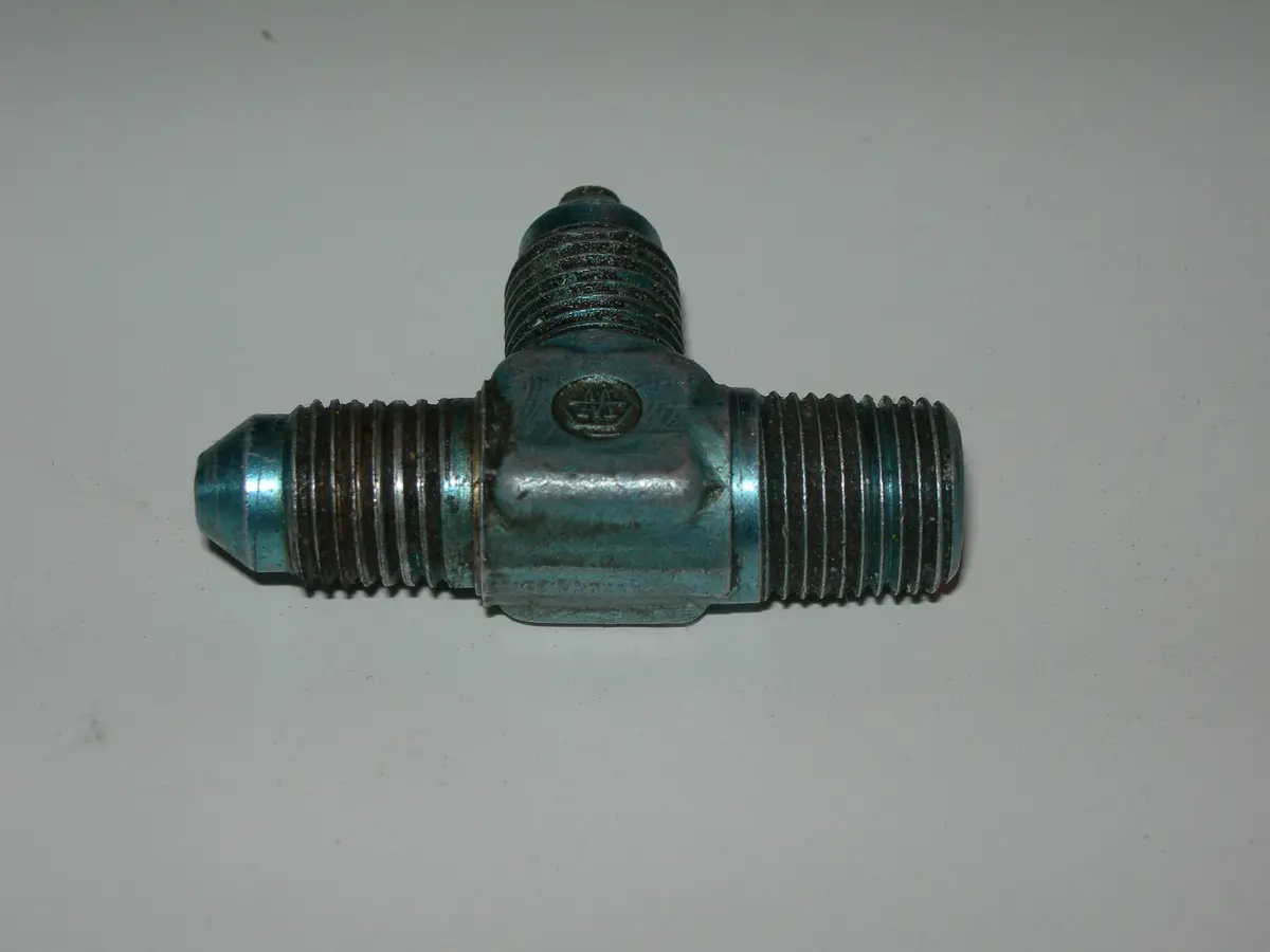Adapter, Tee - Pipe On Run - 1/8" Npt - 1/8" Od Tube 1