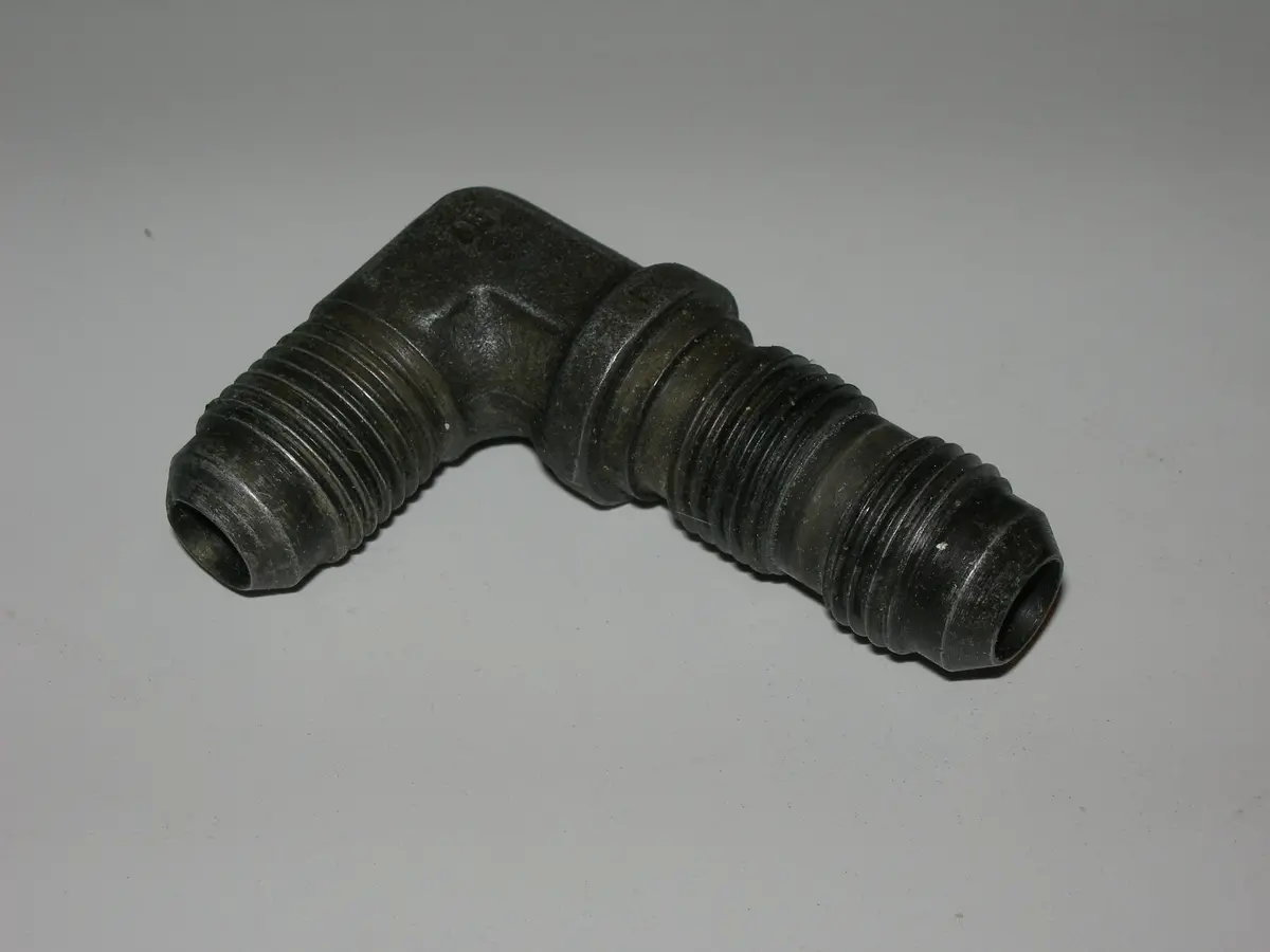 Union, Bulkhead - Flare/Flare - 90' - 3/8" Tube Od - Steel 1