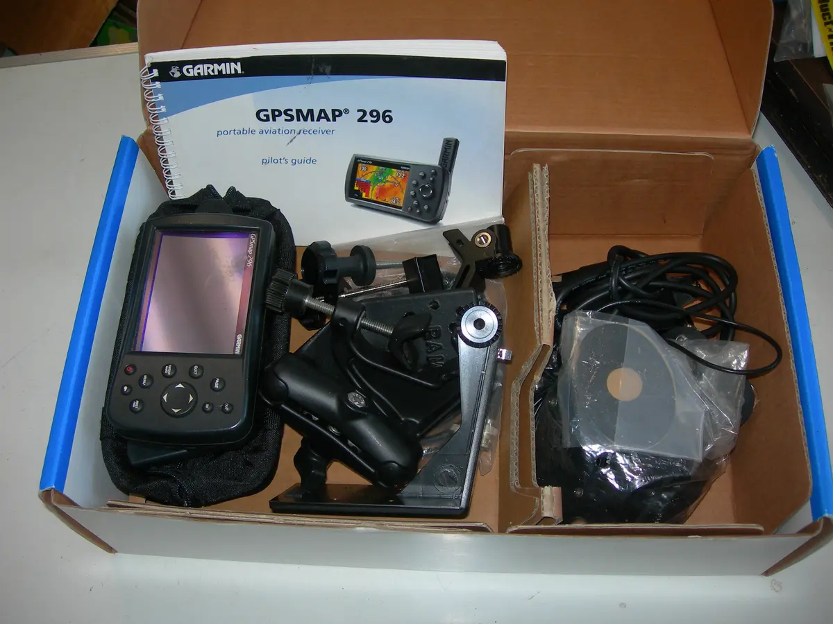 Gps, Portable Aviation Receiver - Garmin 1
