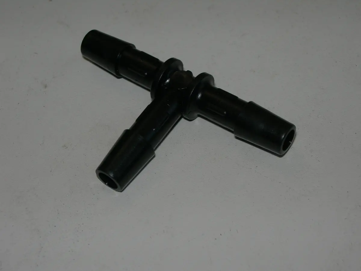 Fitting, Tee - 1/4" X 1/4" X 1/4" Hose - Black Polyethylene 1