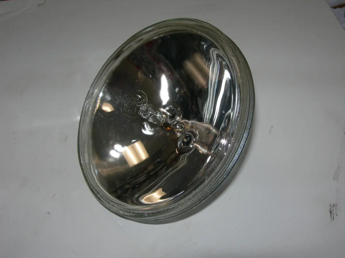Lamp, 13V - 100W, Sealed Beam - Par36 - Quartz - Ge 1
