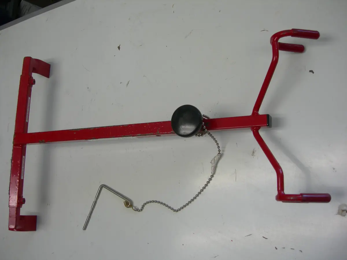 Gust Lock, Rudder Pedals To Yoke - Adjustable - Cessna 310/320 - York 1