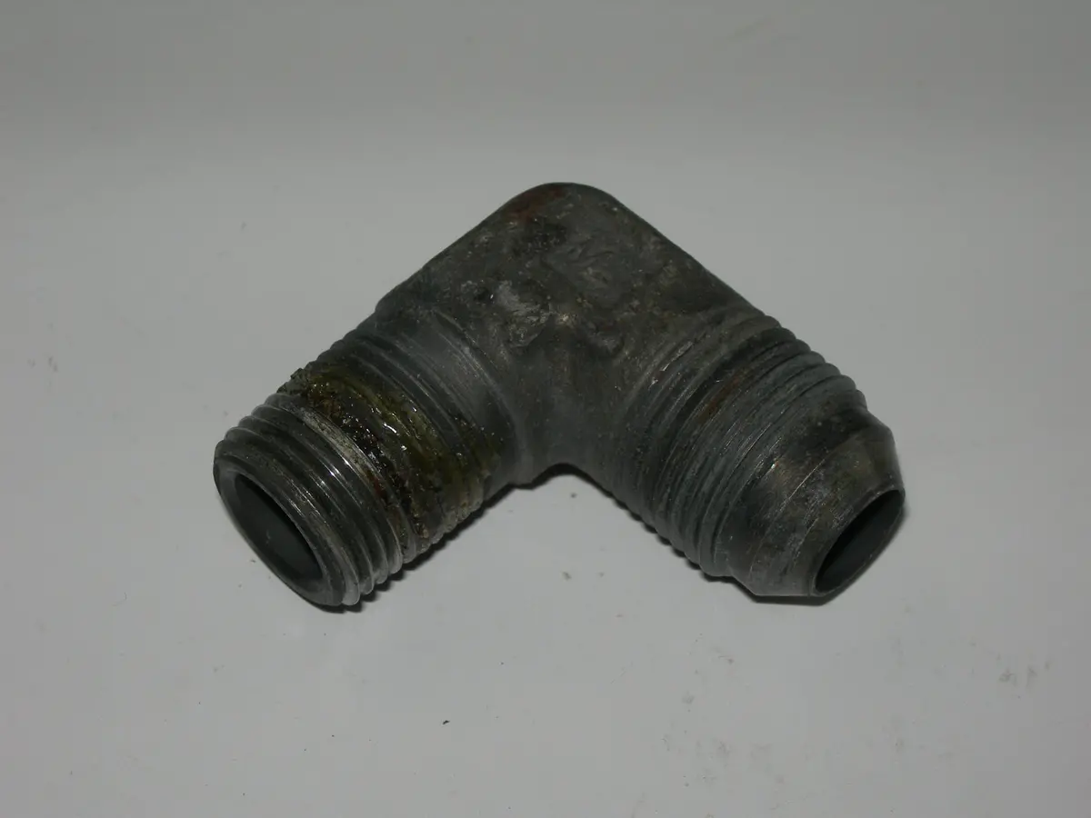 Adapter, 90' - Npt/Tube - 3/8" Pipe - 1/2" Tube - Steel 1