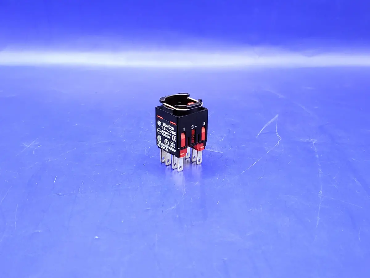 Efc89762639: Switch, Base 1